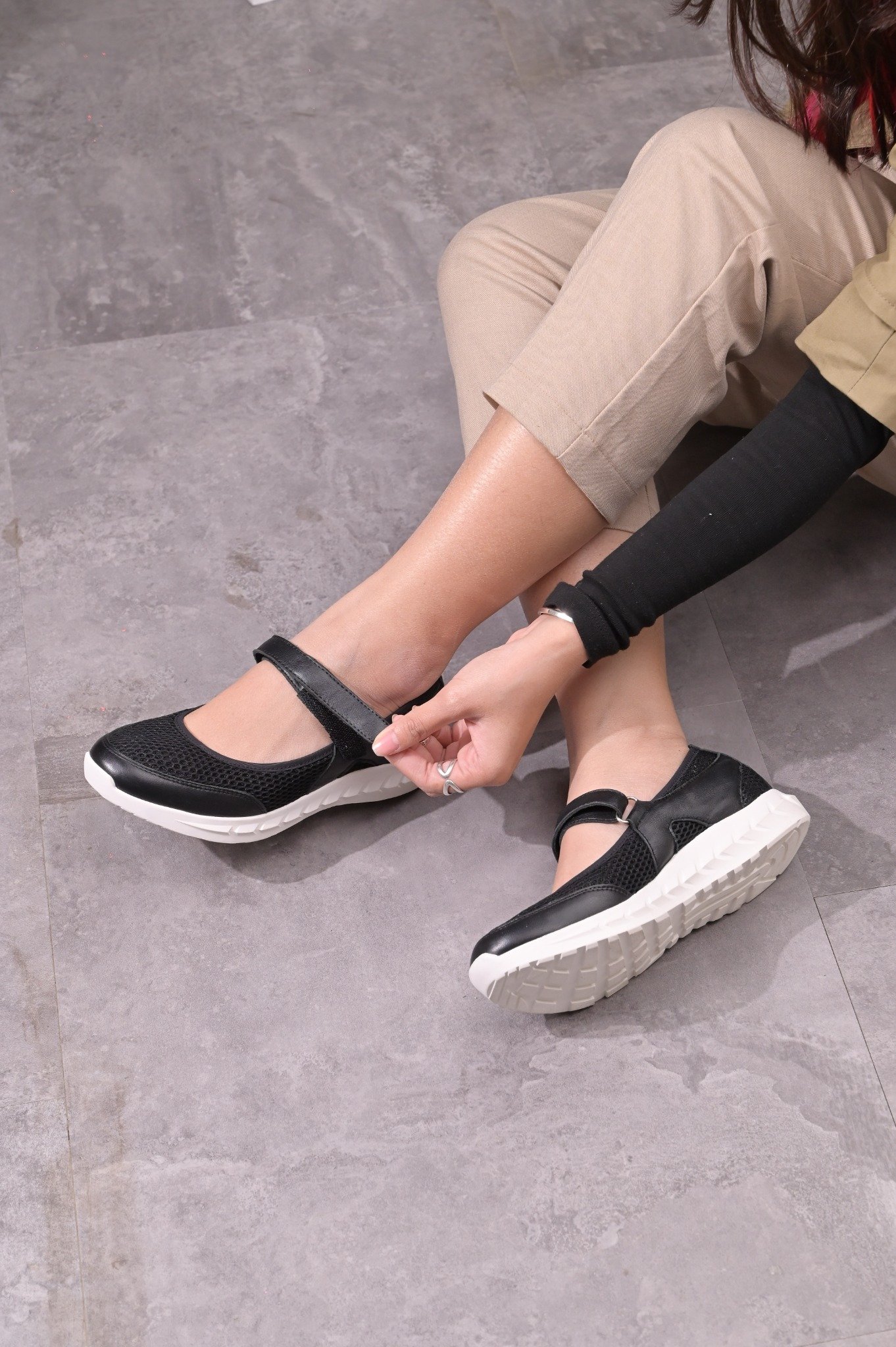 giày thể thao lưới mix da cừu đai dán ultra