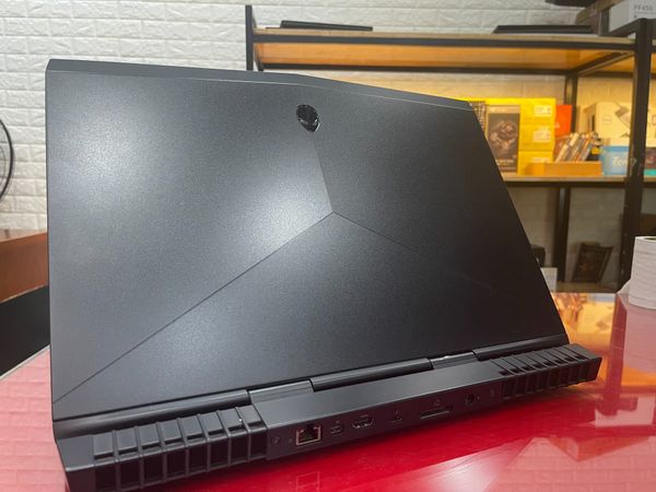 Alienware 15R4 Core i7 8750H 16G 1TB GTX1070 15.6 Inch FHD Win 10