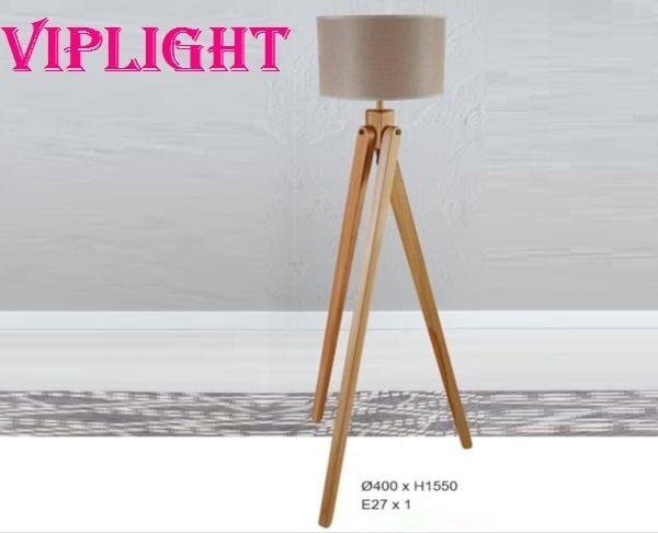 ĐÈN ĐỨNG THÂN CAO 3 BA CHÂN GỖ TRANG TRÍ VLHF6423C