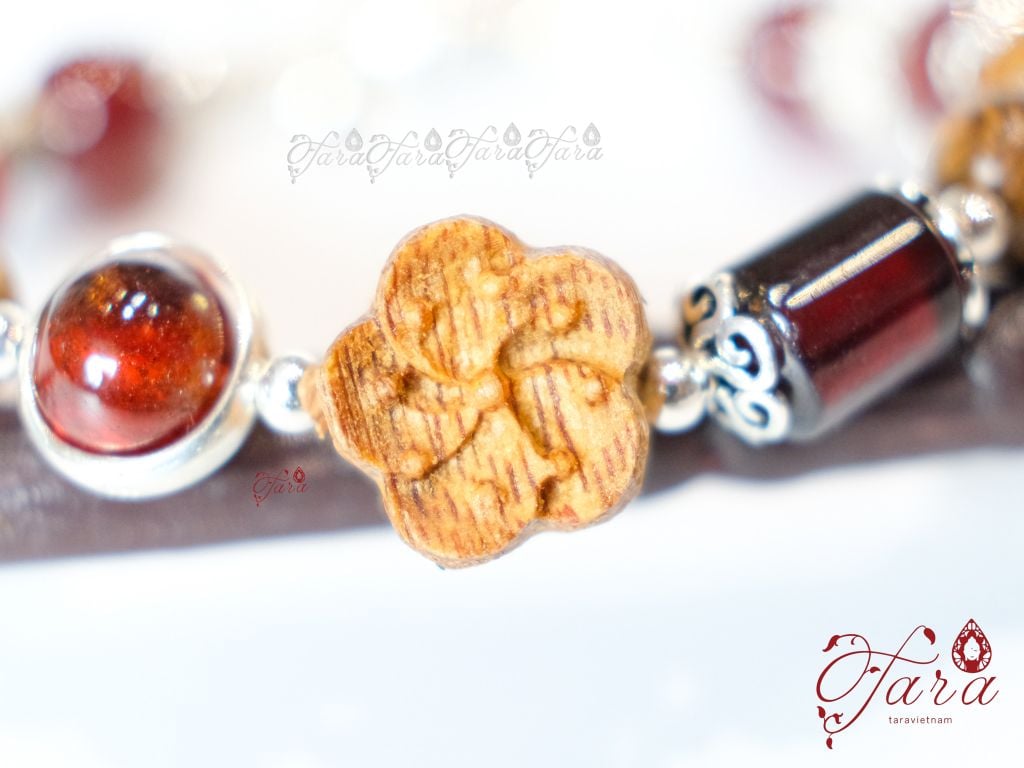  Vòng Trầm Hương, Garnet 