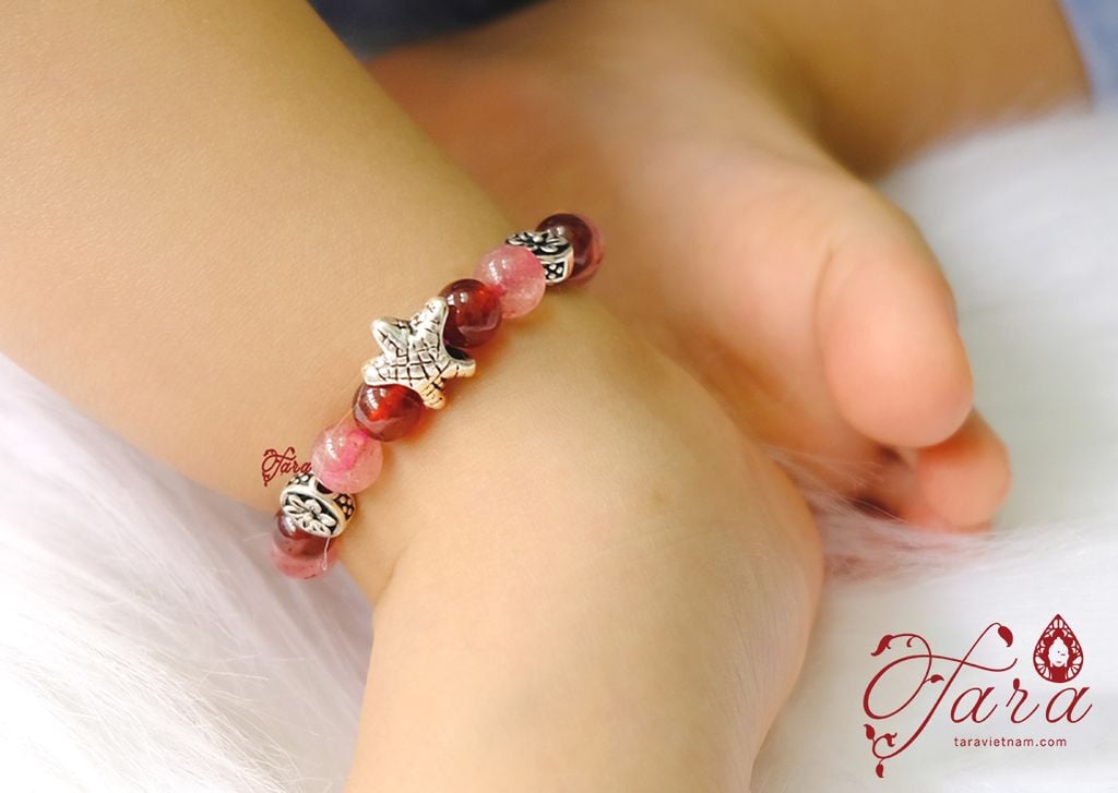  Vòng em bé Thạch anh dâu hồng mix Garnet và Charm bạc xinh xắn 