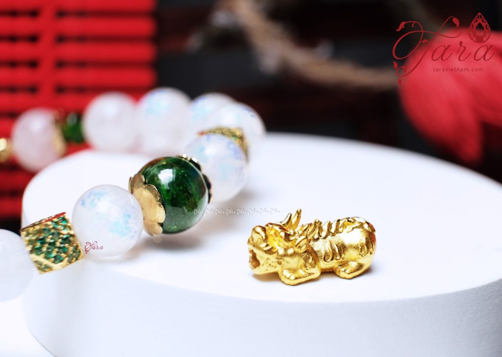  Vòng Moonstone mix Diopside và Charm Tỳ Hưu vàng 24K tài lộc 