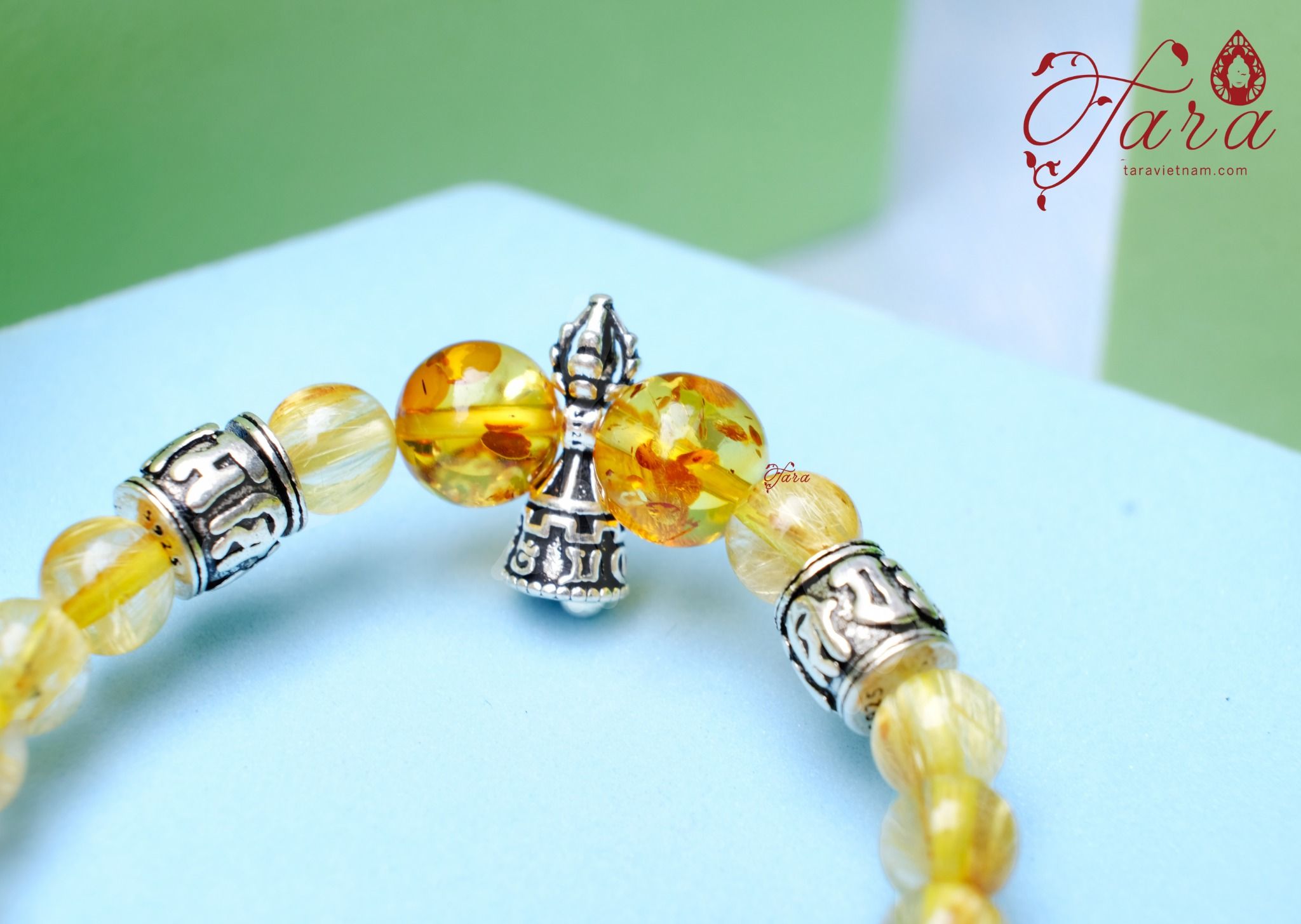  Vòng tay Thạch anh tóc vàng mix Hổ Phách và Charm bạc 925 bình an cho bé 