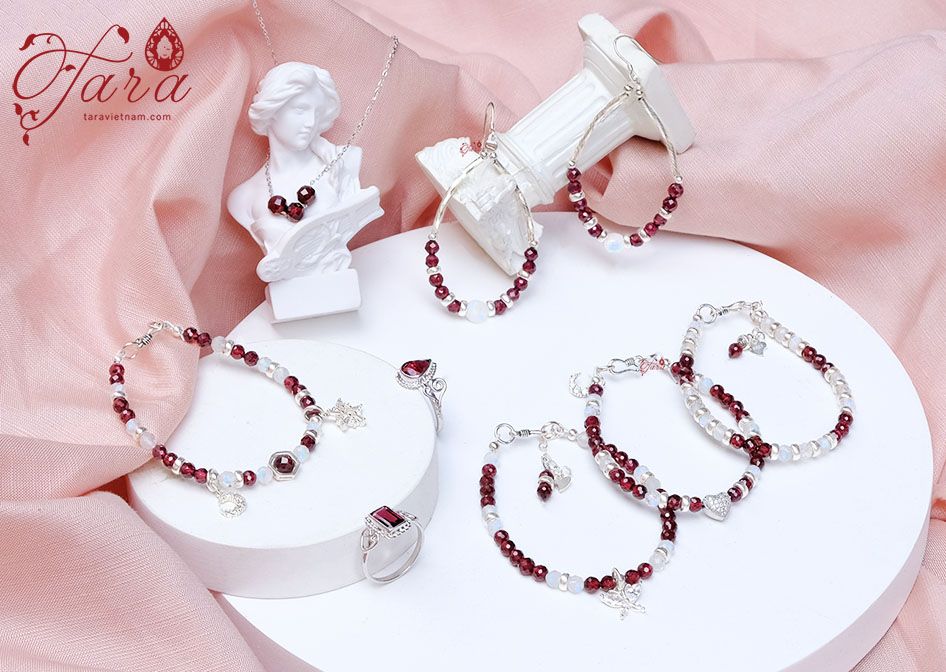  Vòng tay Garnet cùng Moonstone sang trọng quyến rũ 