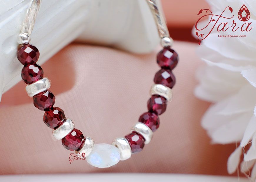  Hoa tai Garnet và Moonstone tinh khôi 