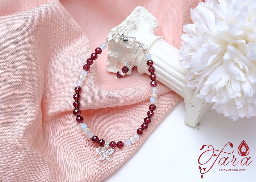  Vòng tay Garnet cùng Moonstone sang trọng quyến rũ 