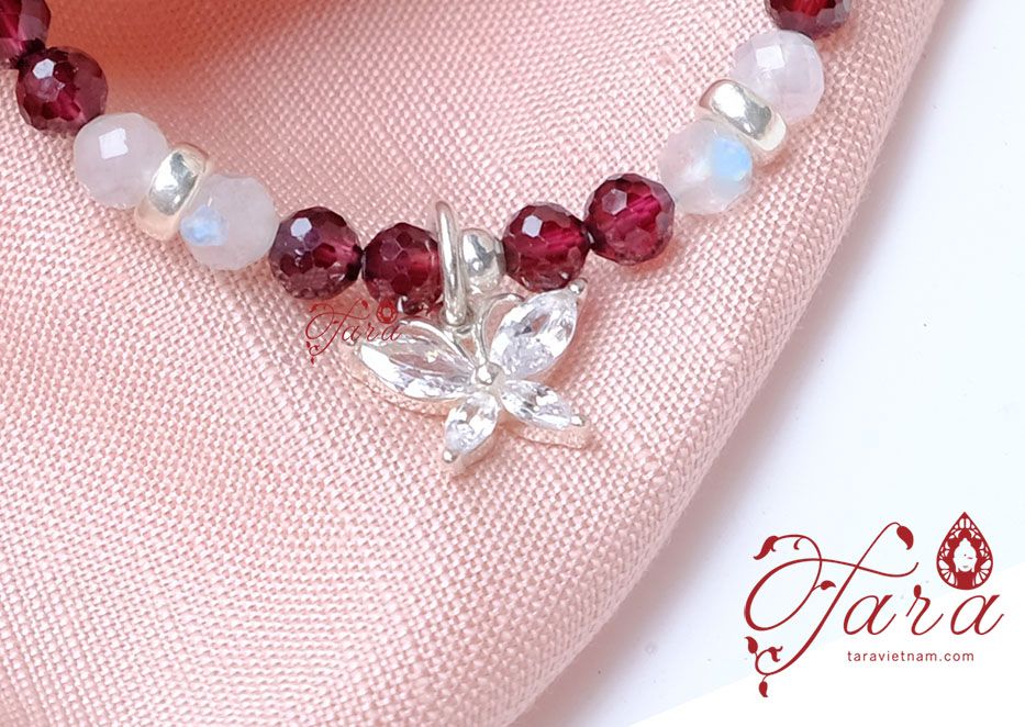  Vòng tay Garnet cùng Moonstone sang trọng quyến rũ 