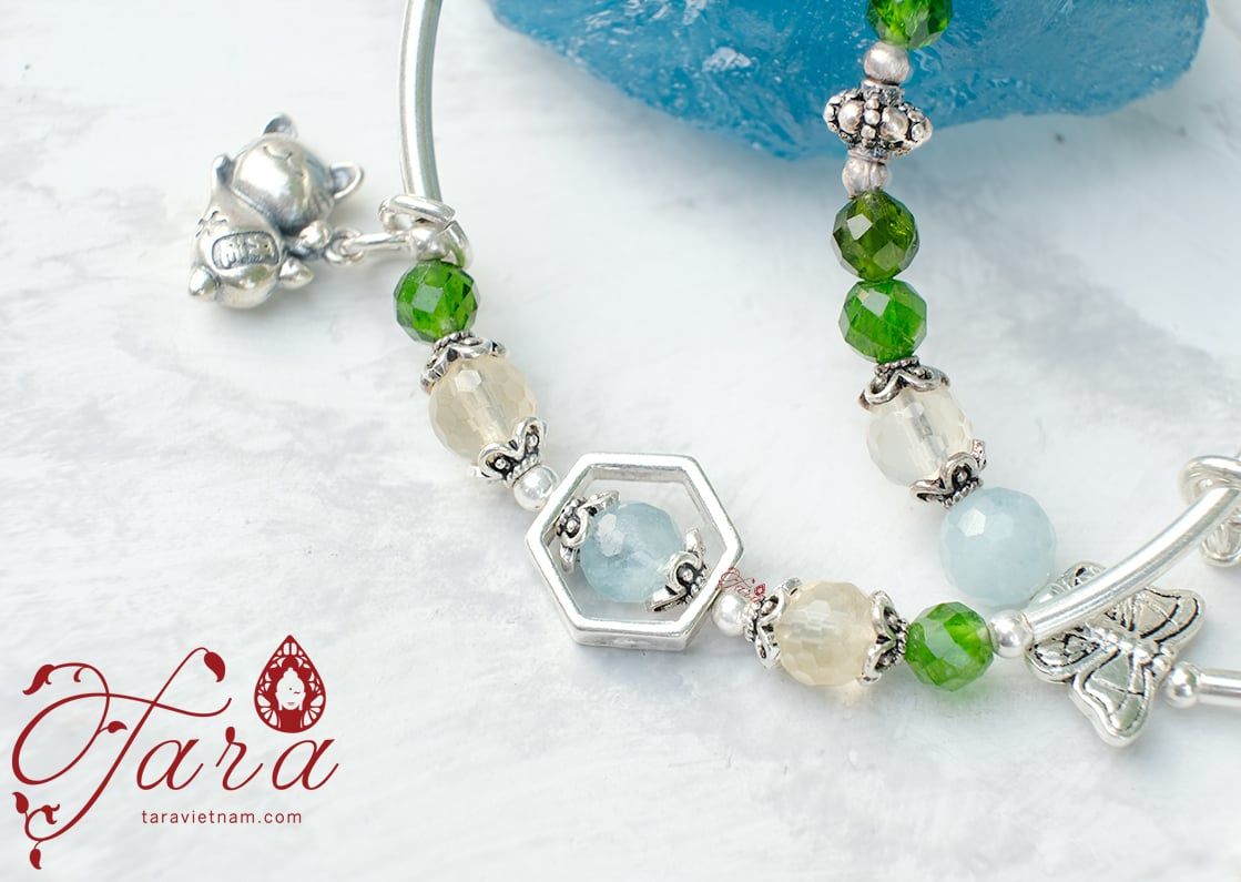  A004 - Vòng đá Diopside, Aquamarine, Thạch Anh Vàng và nhiều Charm Bạc lung linh 