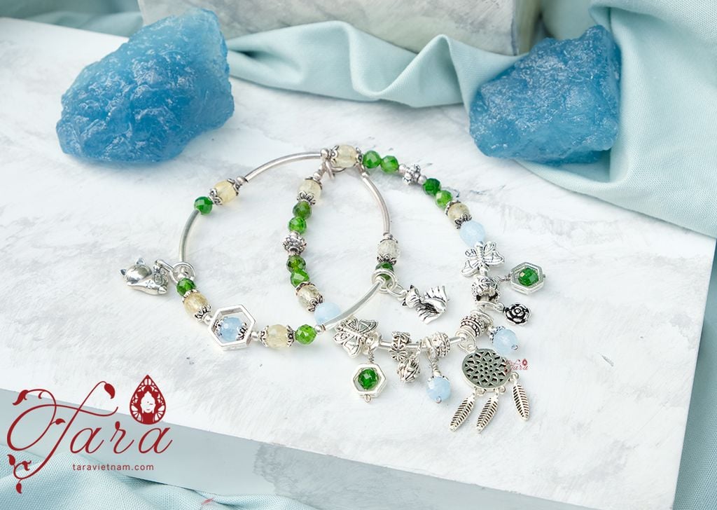  A004 - Vòng đá Diopside, Aquamarine, Thạch Anh Vàng và nhiều Charm Bạc lung linh 