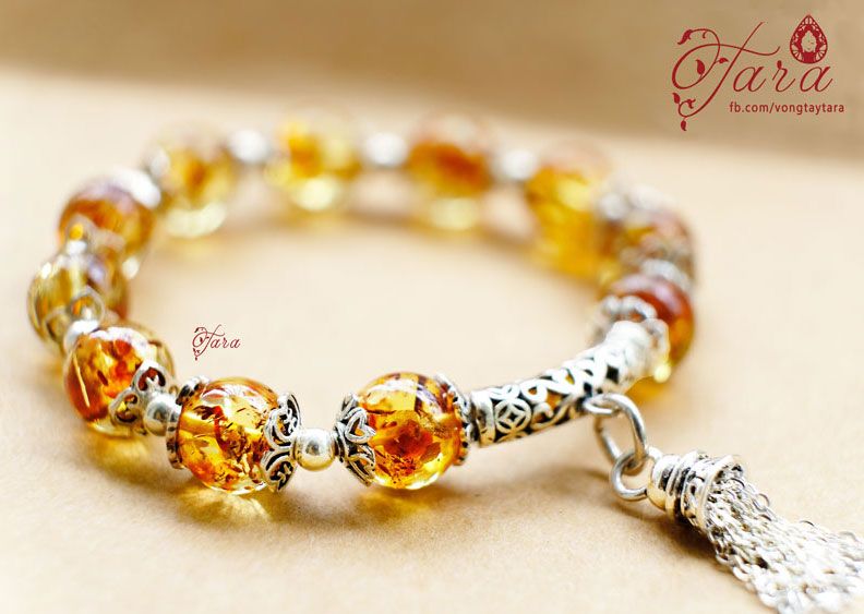  Vòng tay Hổ Phách mix charm bạc 