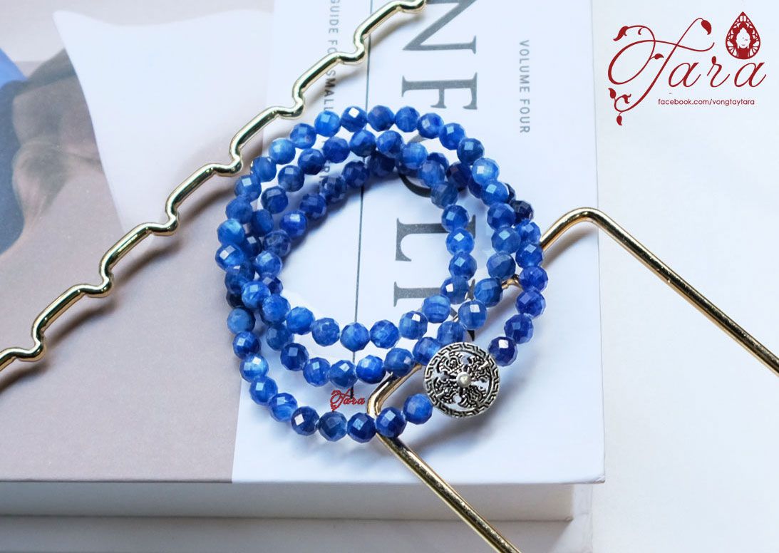  Vòng tay Kyanite mài giác mix charm bạc 