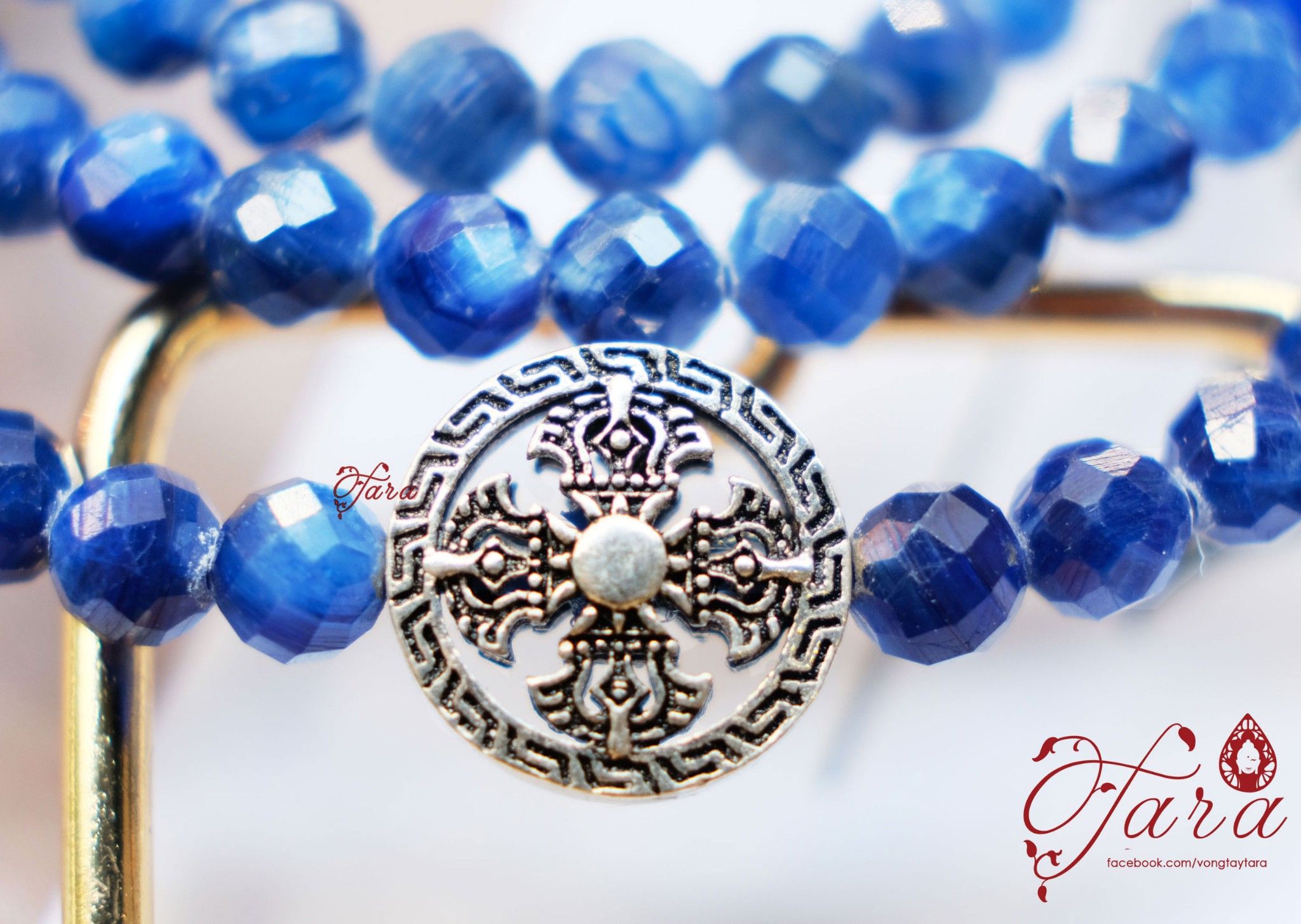  Vòng tay Kyanite mài giác mix charm bạc 