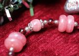  Vòng tay đá Đào Hoa mix Garnet và Charm Mèo Thần Tài Bạc 925- BỘ SƯU TẬP NOEL 