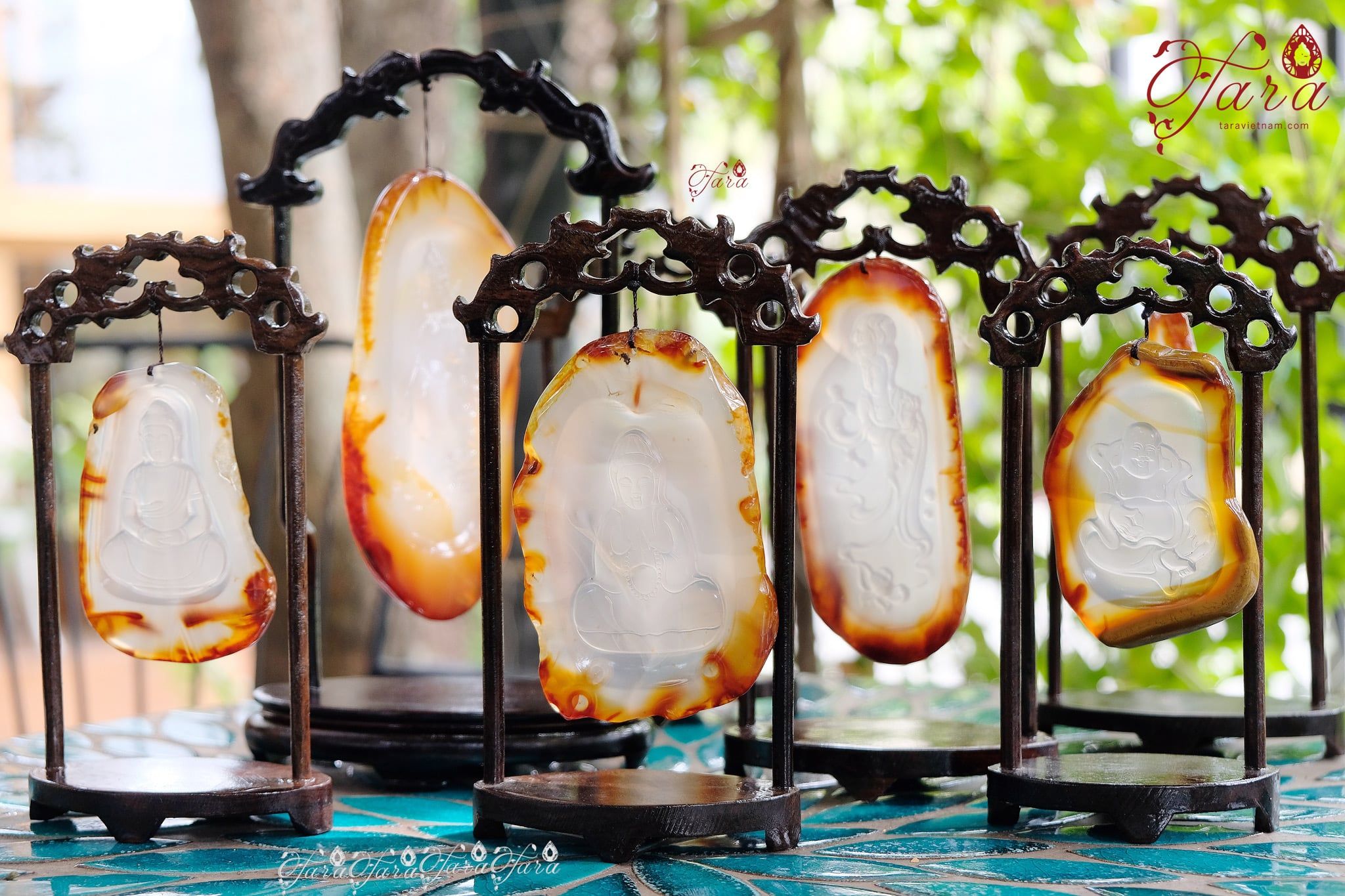  Tượng Quan Âm đá Mã Não đặt bàn làm việc, phòng khách hoặc decor mang nhiều ý nghĩa tốt lành. 