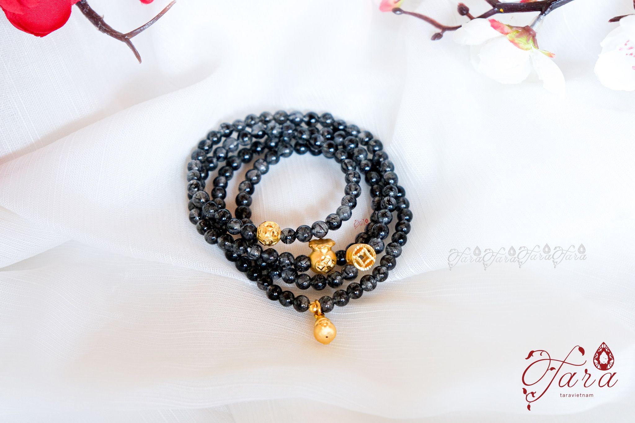  Vòng Thạch Anh Tóc Đen mix Charm Vàng 