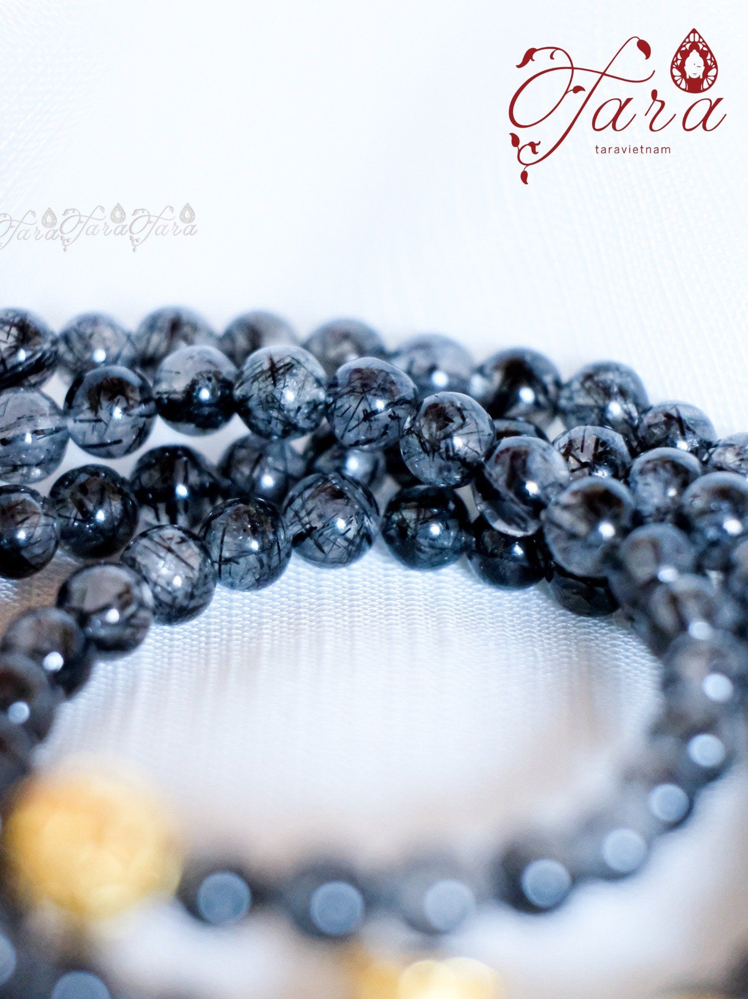  Vòng Thạch Anh Tóc Đen mix Charm Vàng 