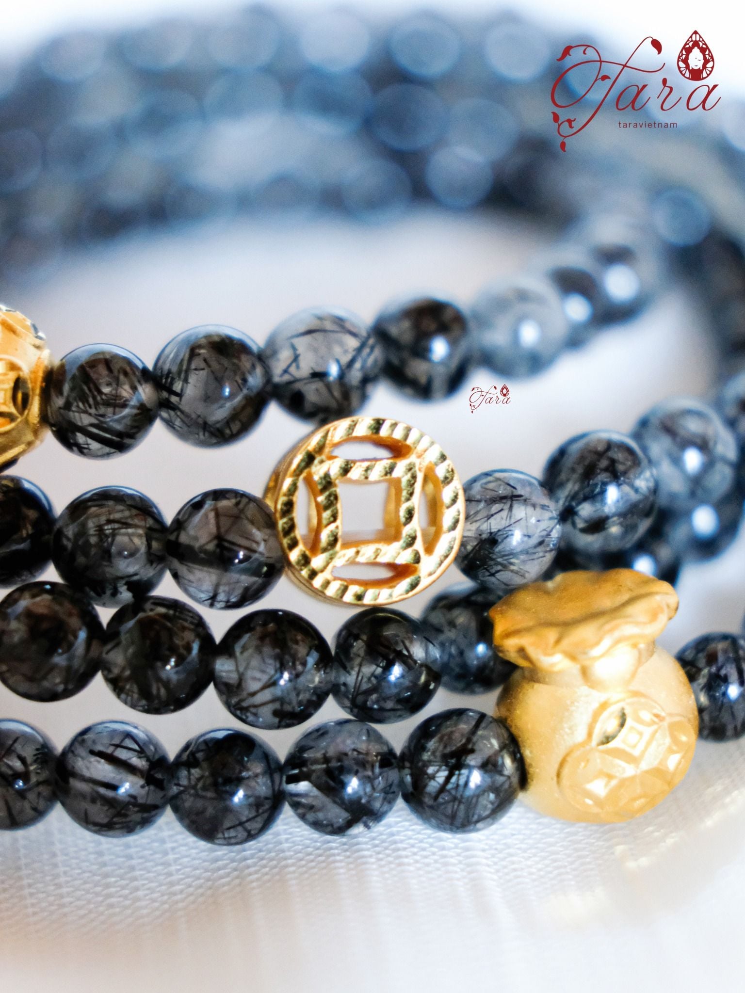  Vòng Thạch Anh Tóc Đen mix Charm Vàng 