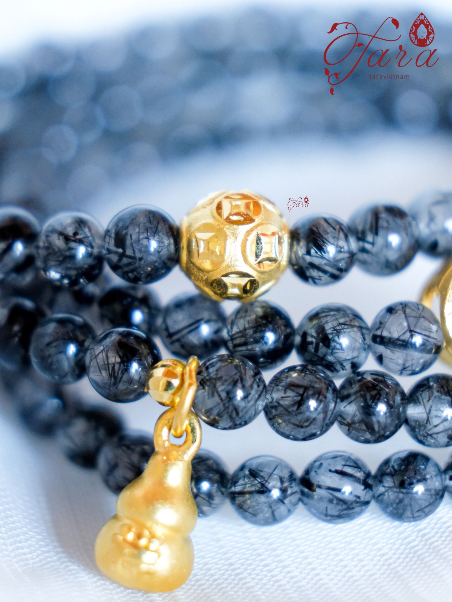  Vòng Thạch Anh Tóc Đen mix Charm Vàng 