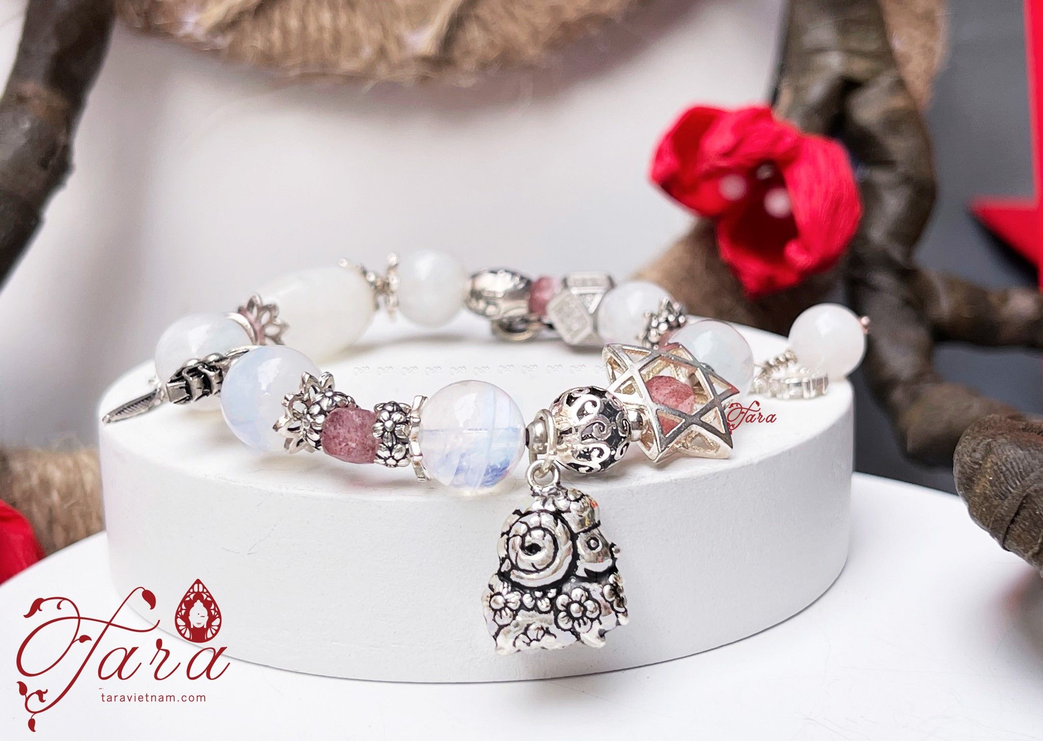  Vòng tay Thạch anh dâu mix Moonstone và charm bạc Thái 925 cao cấp 