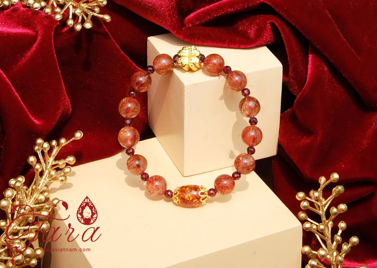  Vòng tay Thạch anh tóc đỏ mix Hổ Phách, Garnet và Charm vàng cao cấp 