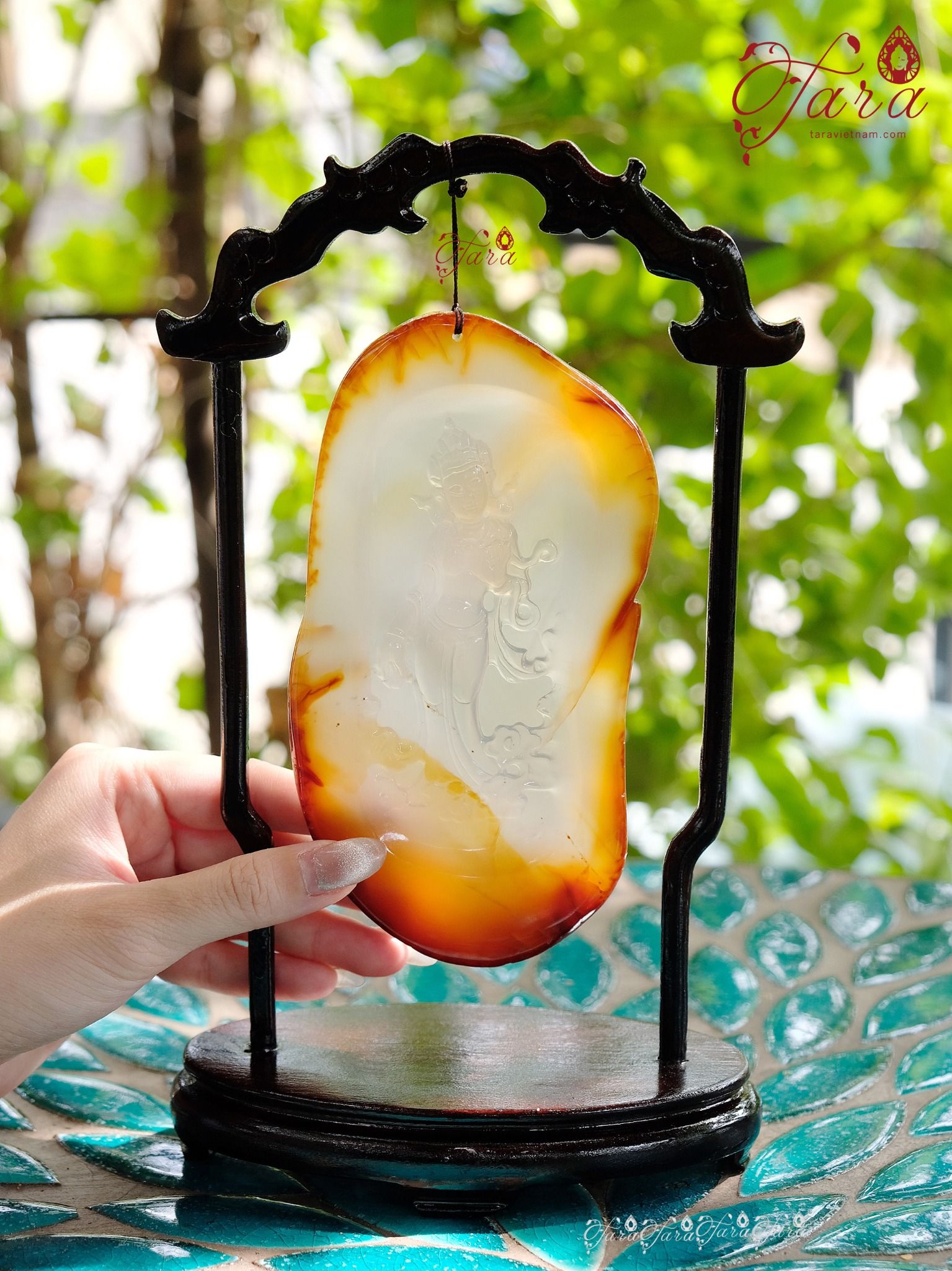  Tượng Quan Âm đá Mã Não đặt bàn làm việc, phòng khách hoặc decor mang nhiều ý nghĩa tốt lành. 