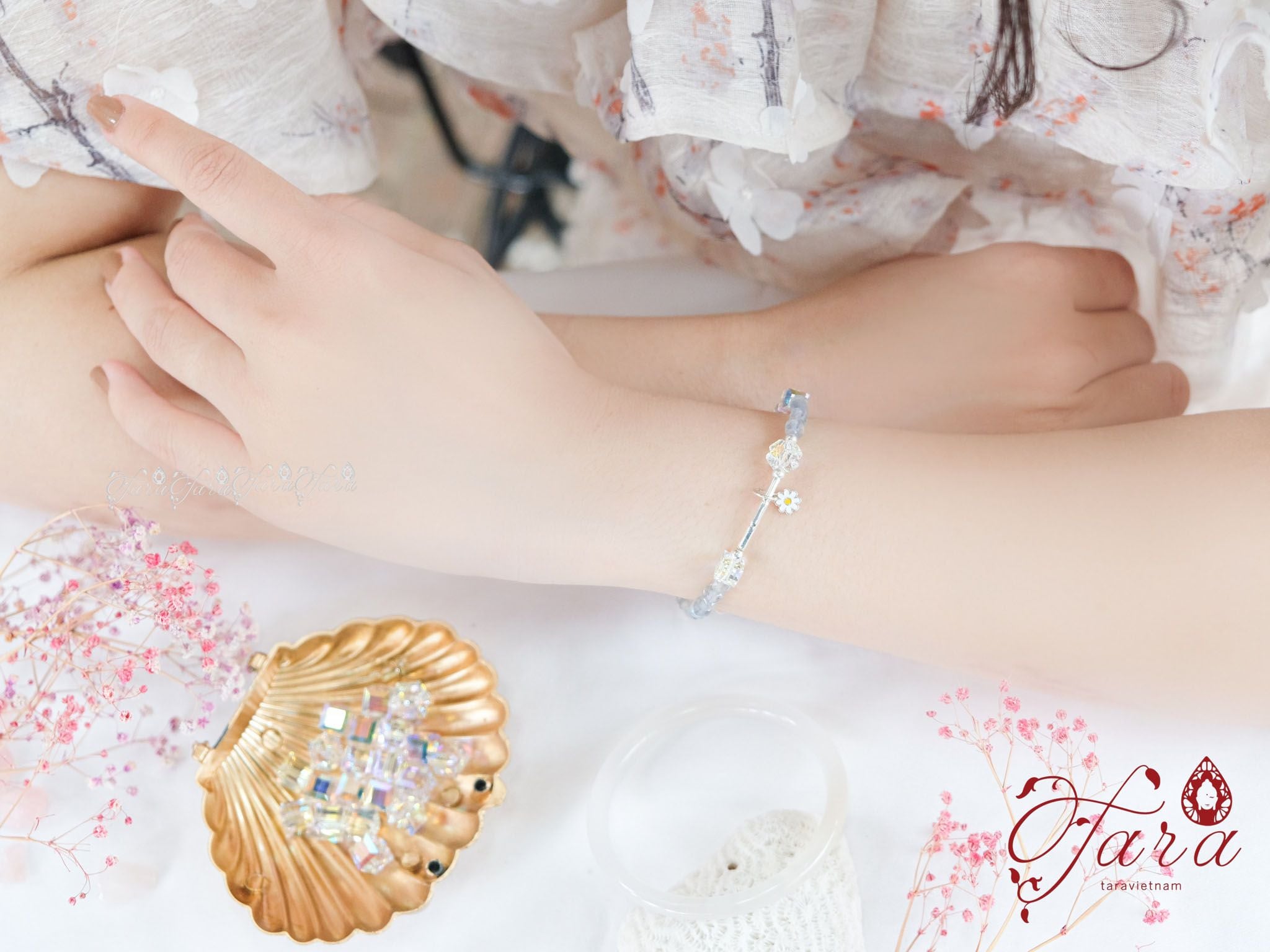  Vòng Hắc Nguyệt Quang và Pha Lê 