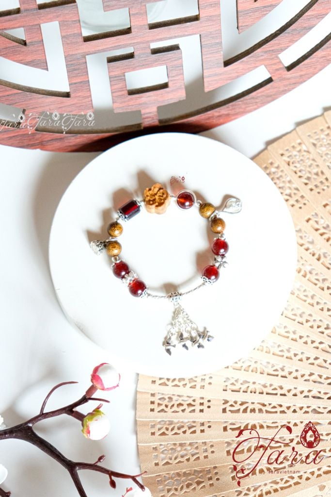  Vòng Trầm Hương, Garnet 