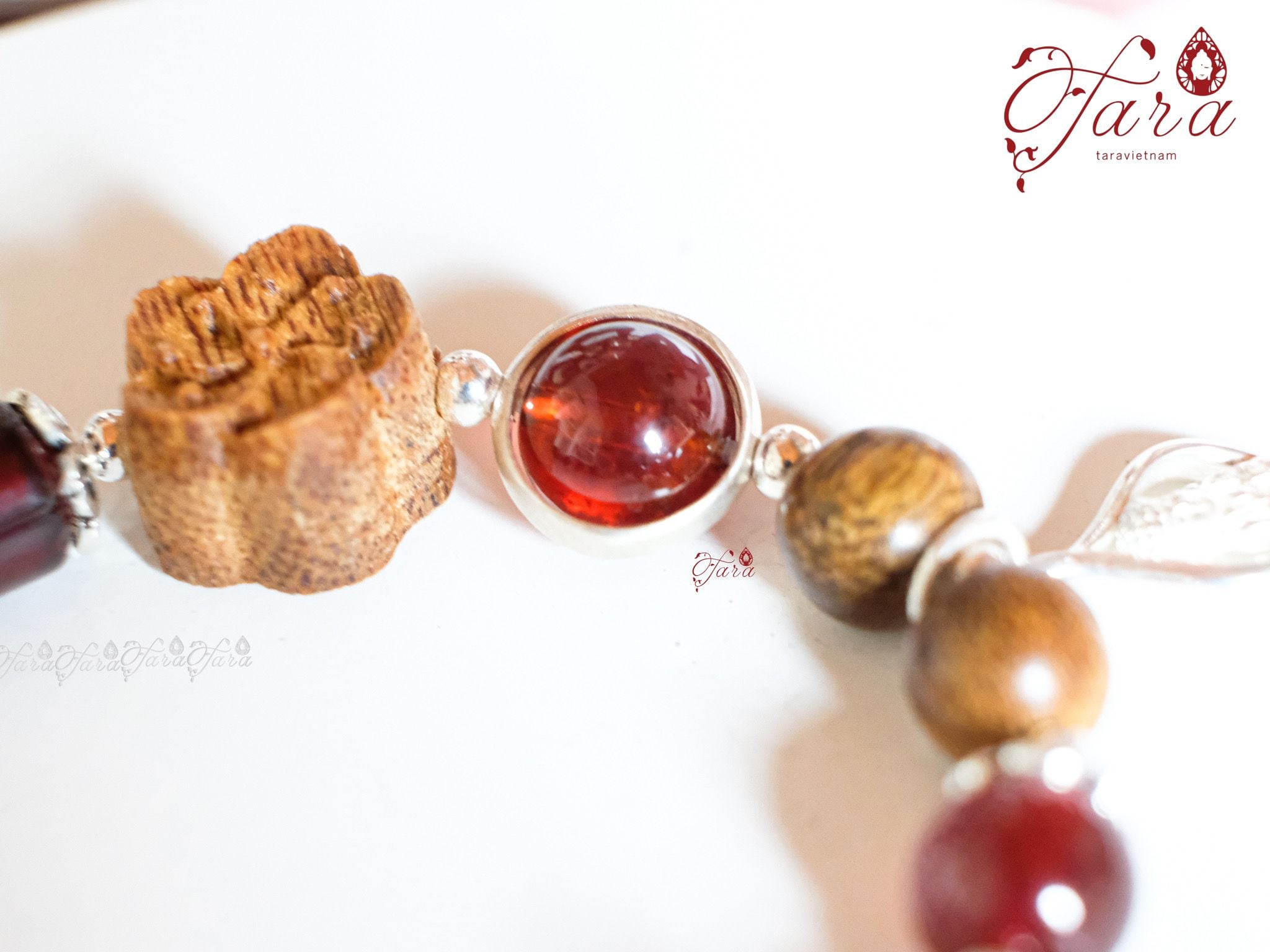  Vòng Trầm Hương, Garnet 