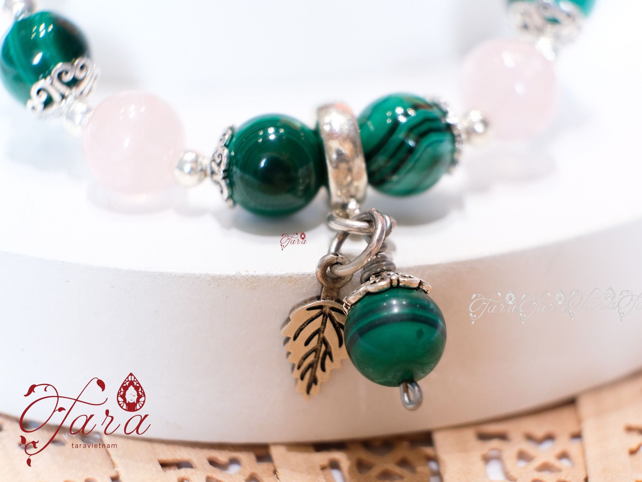  Vòng Khổng Tước, Thạch Anh Hồng 