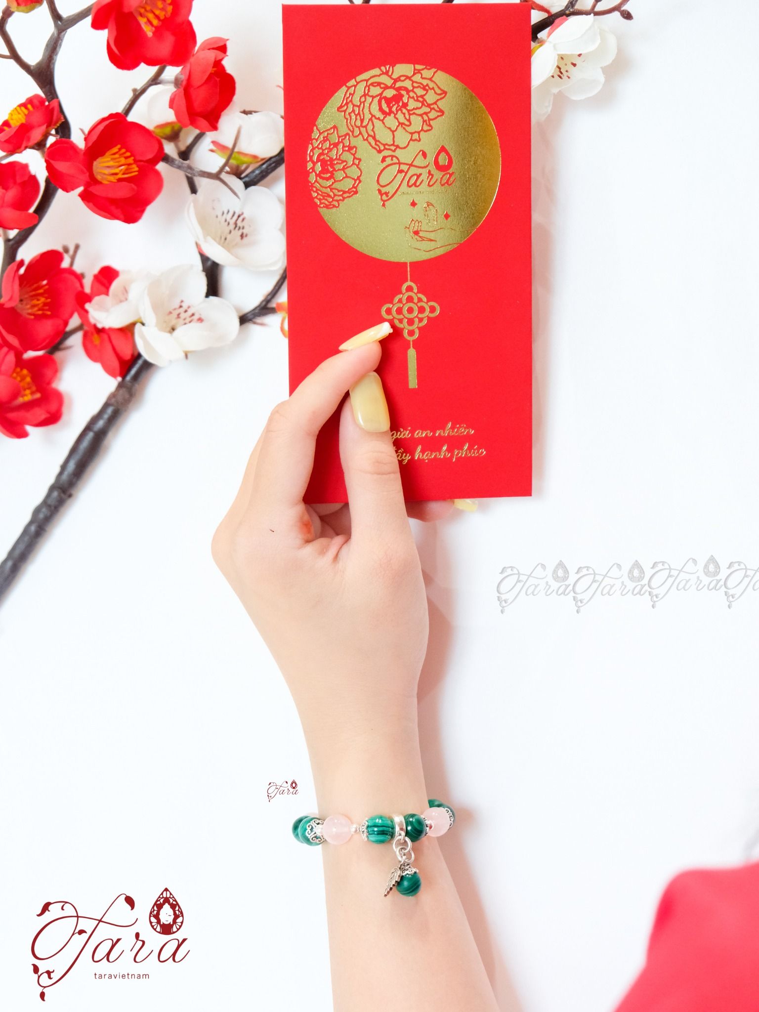  Vòng Khổng Tước, Thạch Anh Hồng 