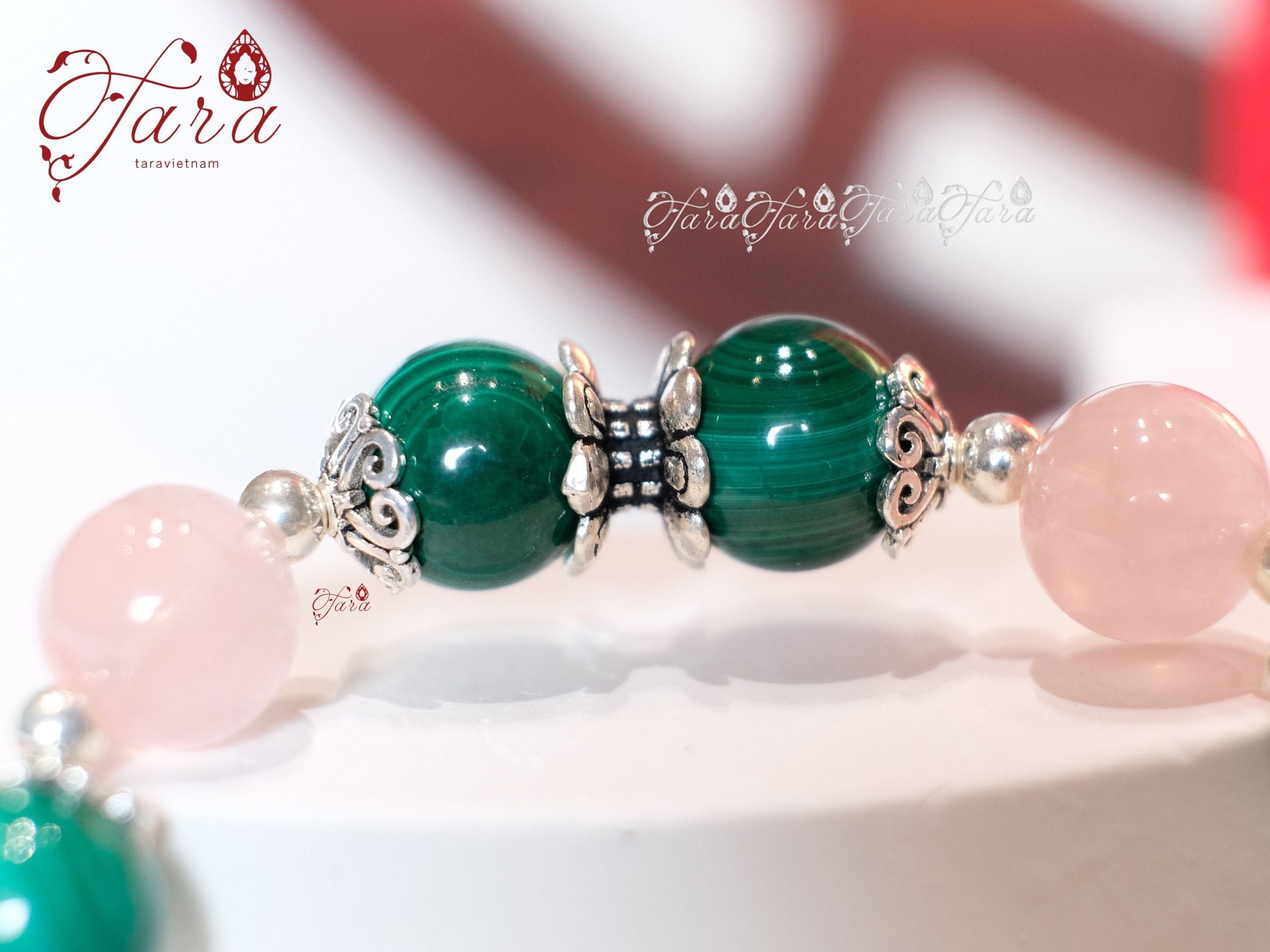  Vòng Khổng Tước, Thạch Anh Hồng 