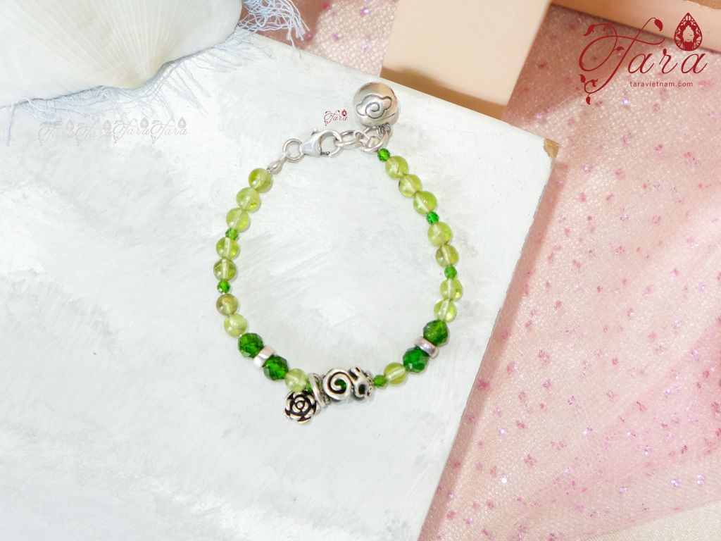  Vòng Diopside và Peridot cho bé 