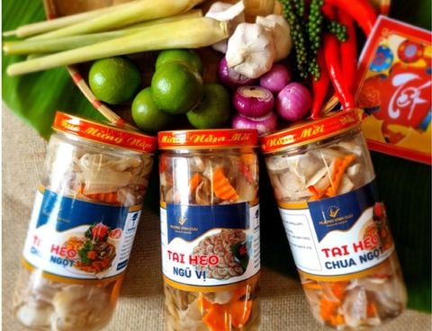 Tai heo chua ngọt HVC