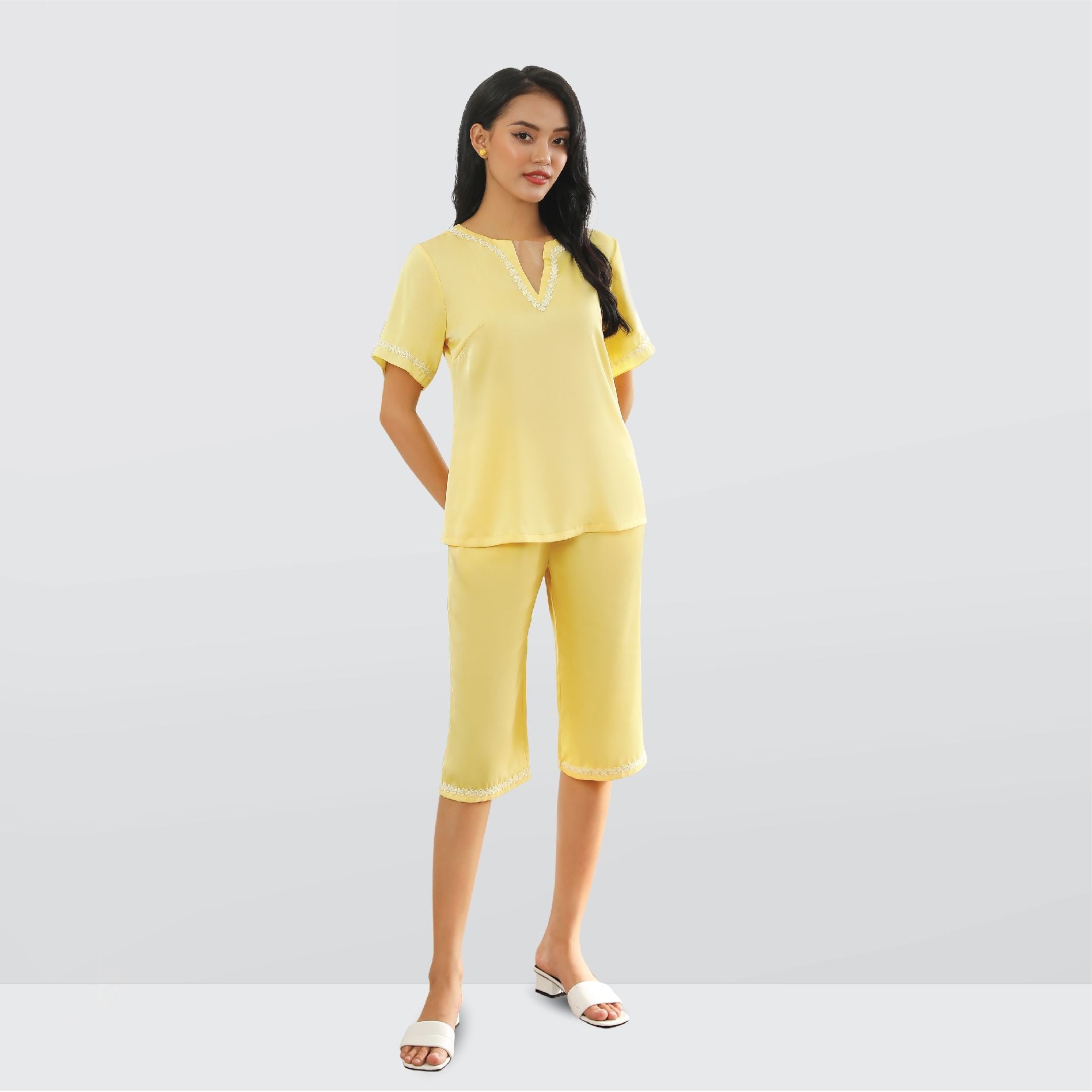 Đồ Bộ Lửng Trơn Màu Vàng 1N30S202