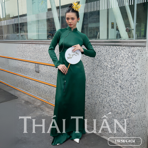 1W58A024 Bộ Áo Dài May Sẵn Vải Trơn Màu Xanh Lá Họa Tiết Đính Hột