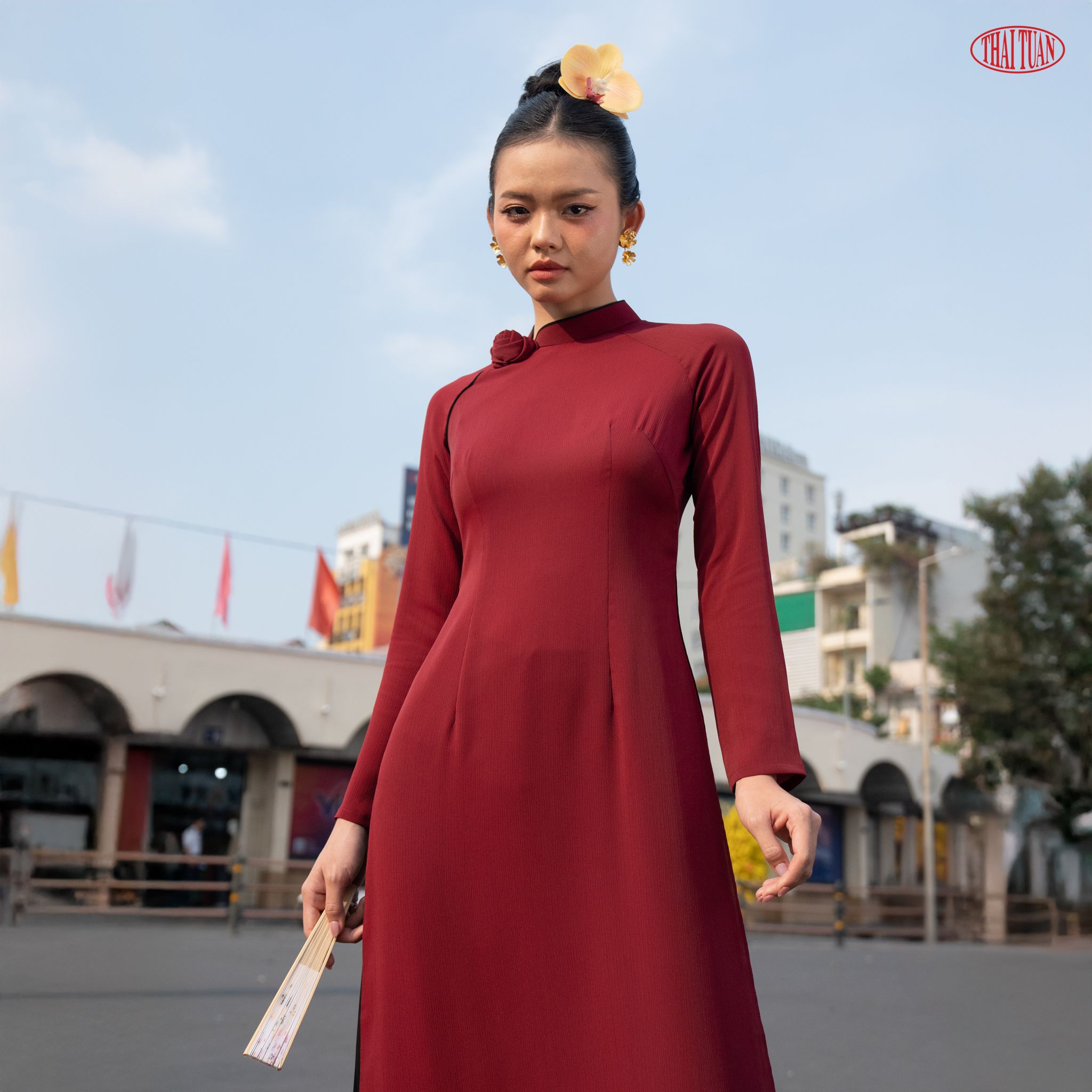1W61AS032 Áo Dài May Sẵn Trơn Màu Đỏ Trầm