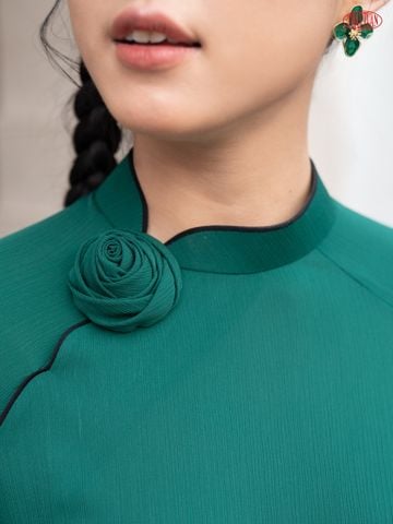 1W61A324 Áo Dài May Sẵn Trơn Màu Xanh Lá