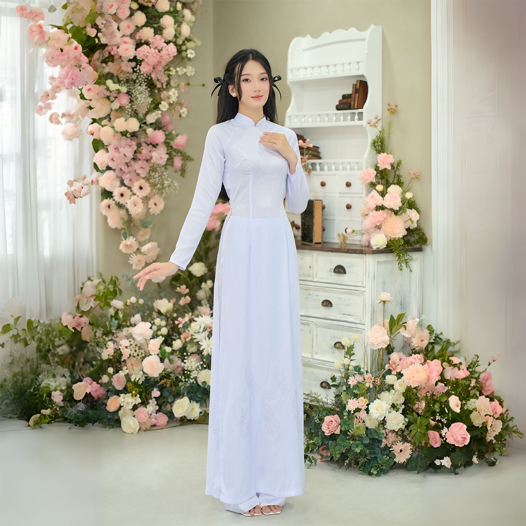 1W305L Áo Dài Gấm Lencii May Sẵn Trắng Sáng