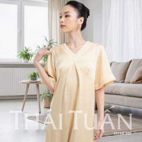 1F77G202 Đầm Ngủ Nữ Tay Ngắn Cổ Trái Tim