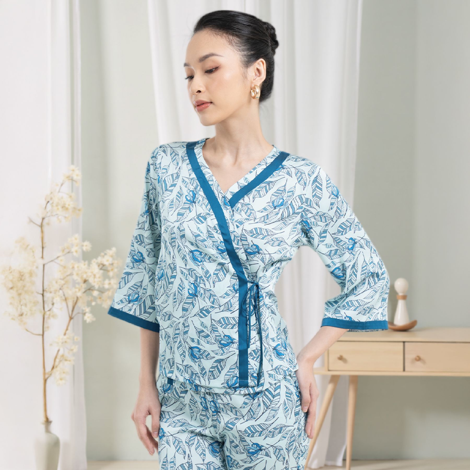 1N01S205 Đồ Bộ Nữ Tay Dài Kiểu Dáng Kimono Họa Tiết Hoa Lá