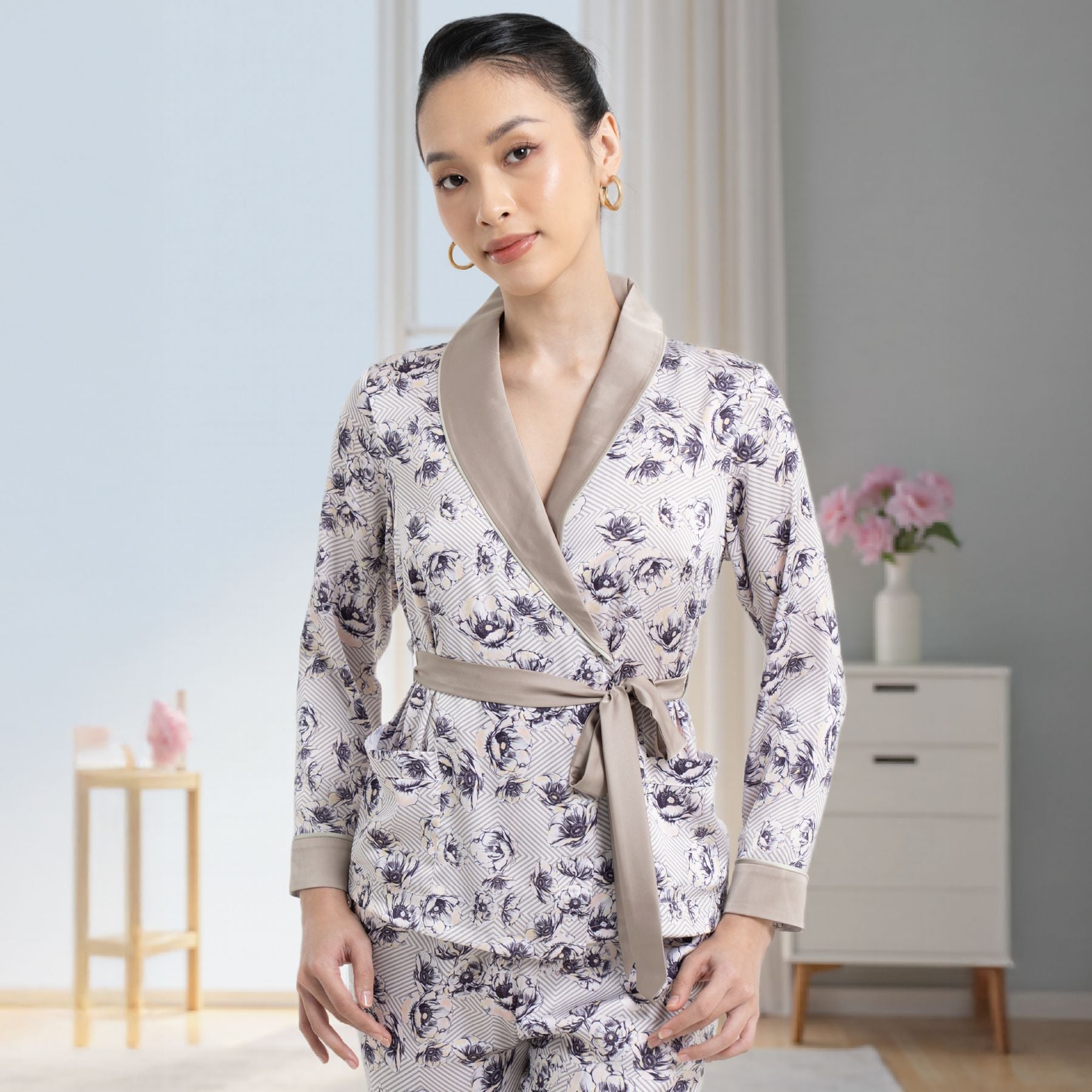 Đồ Bộ Nữ Tay Dài Kiểu Dáng Kimono Họa Tiết Hoa 1Y20U212