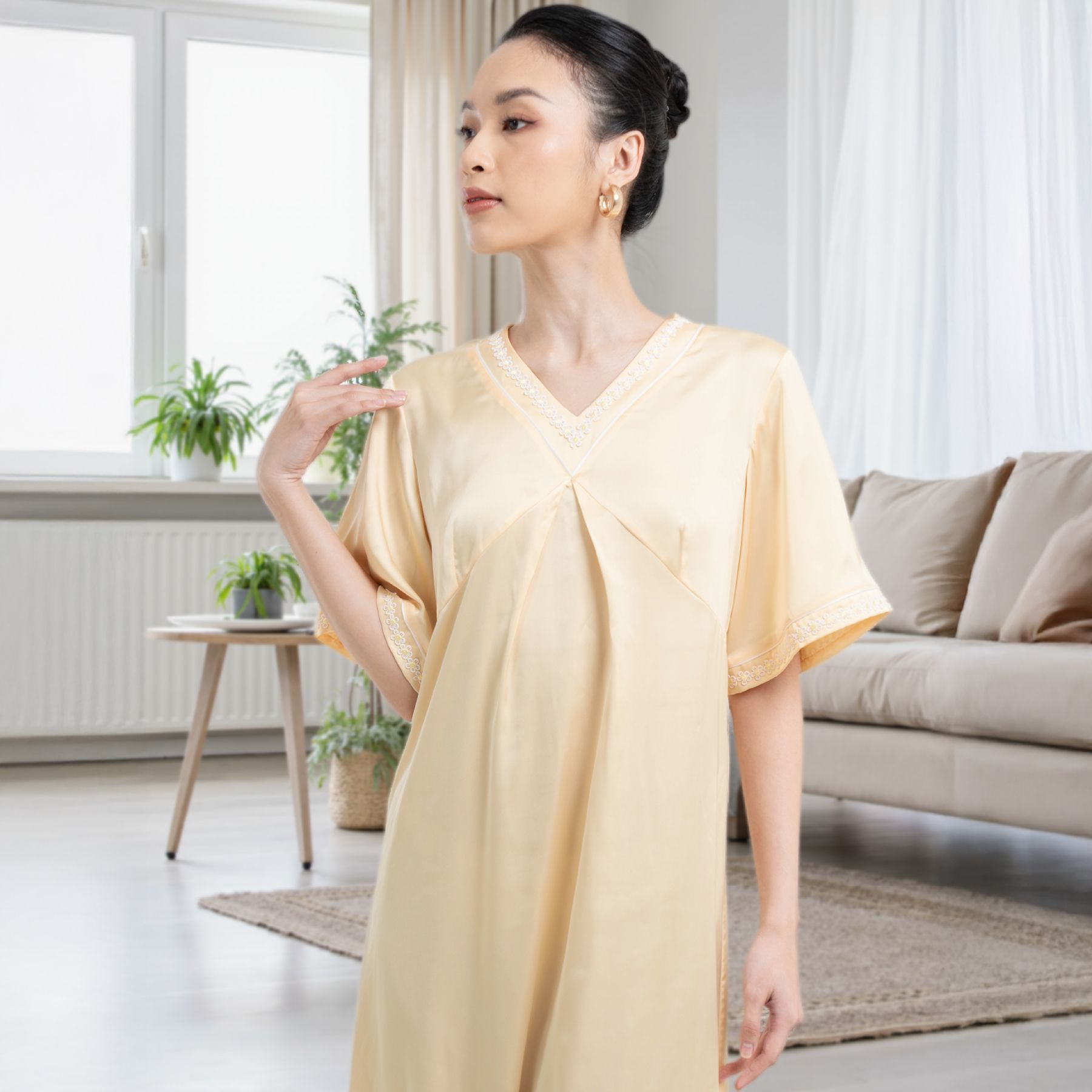 1F77G202 Đầm Ngủ Nữ Tay Ngắn Cổ Trái Tim