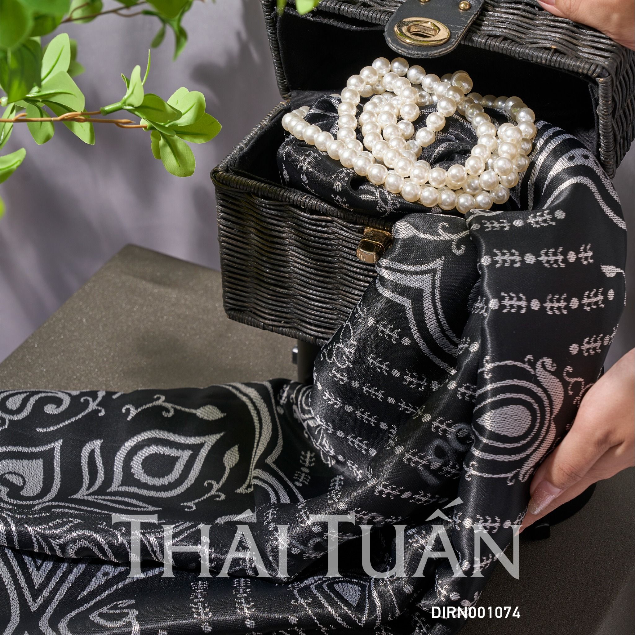 DIRN001074 Vải Gấm Nét Ngọc Đen Khổ 1m15 x 2m5