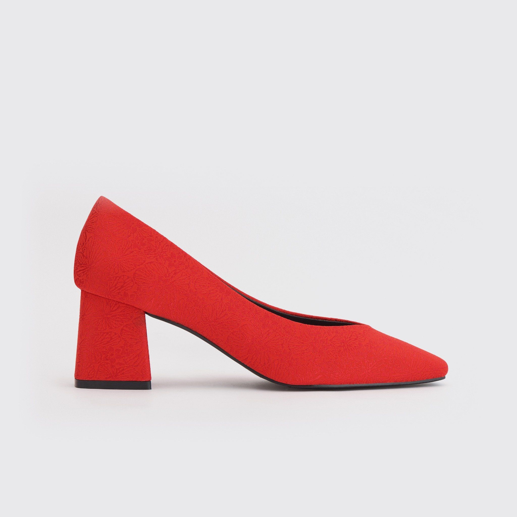 Giày Cao Gót Bít Mũi Bầu Màu Đỏ MNS0017RED