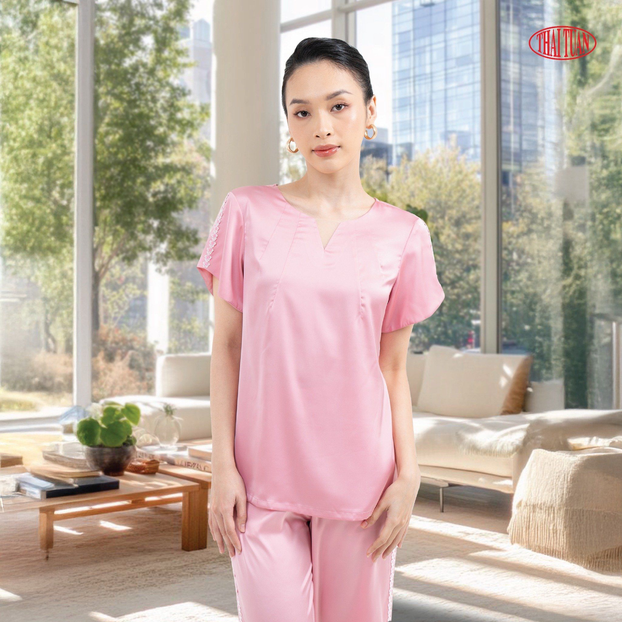 1N29S06A Đồ Bộ Lửng Nữ Vải Trơn Màu Hồng Họa Tiết Đính Hoa