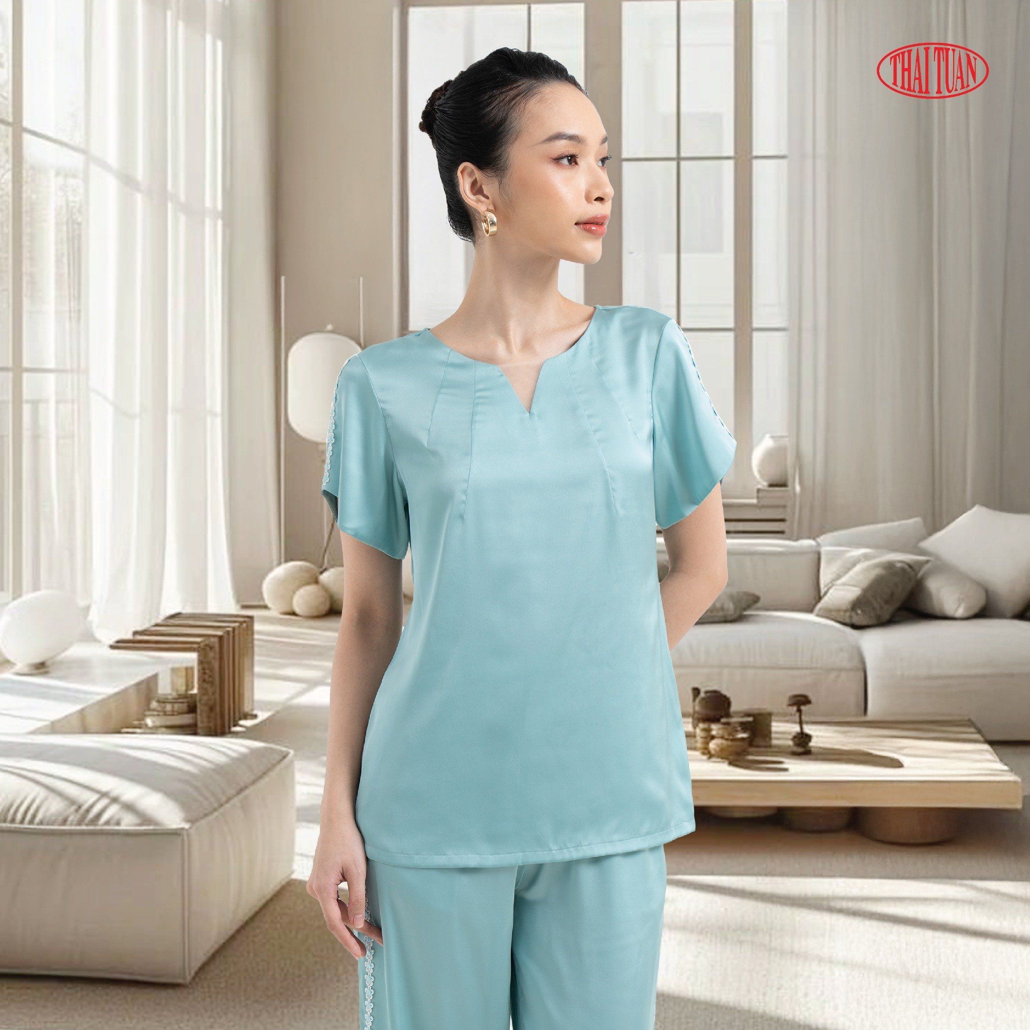 1N29S413 Đồ Bộ Lửng Nữ Vải Trơn Màu Xanh Họa Tiết Đính Hoa