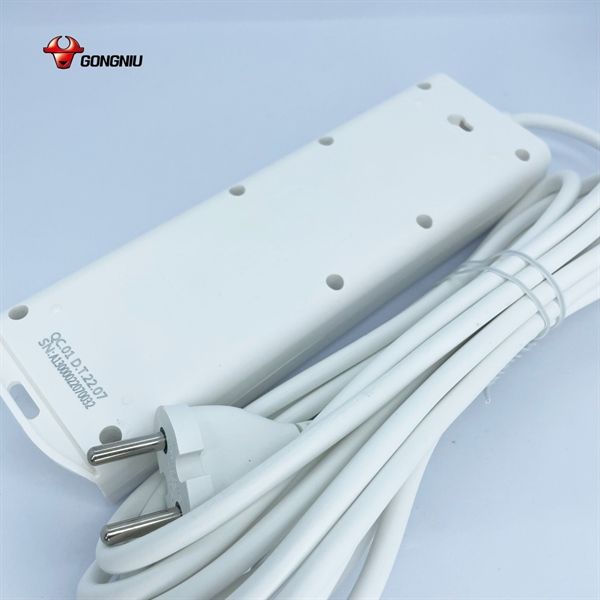 Ô cắm điện 4 lỗ, 4 công tắc GONEO GNVN-V3040-30 3met