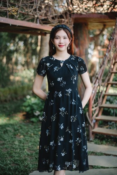 Đầm xoè - Cổ tròn khoét V tay búp - CT - Đen hoa trắng - TTV1311