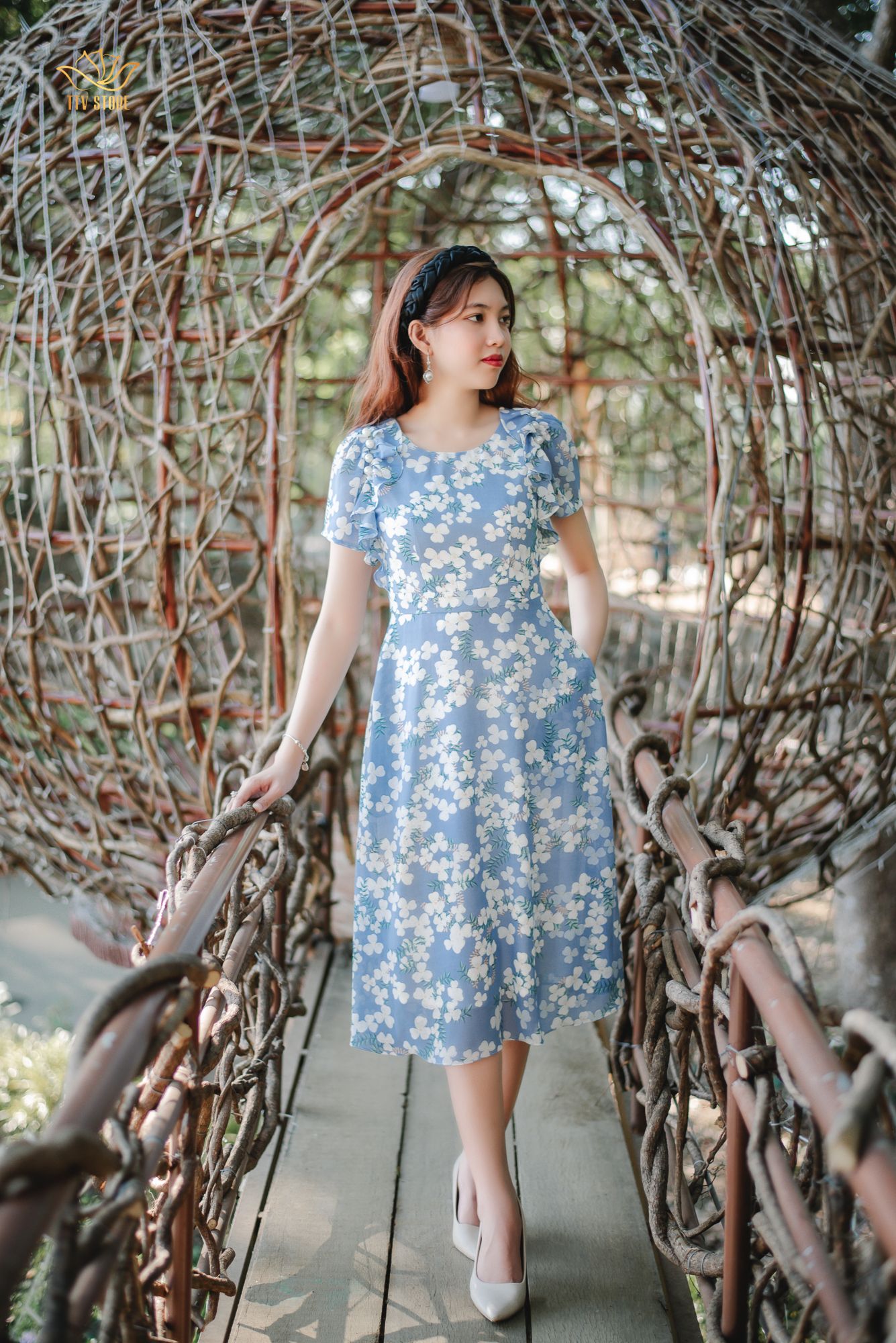 Đầm xoè - Cổ tròn bèo kết ngọc tay ngắn - CT - Xanh hoa trắng - TTV1313