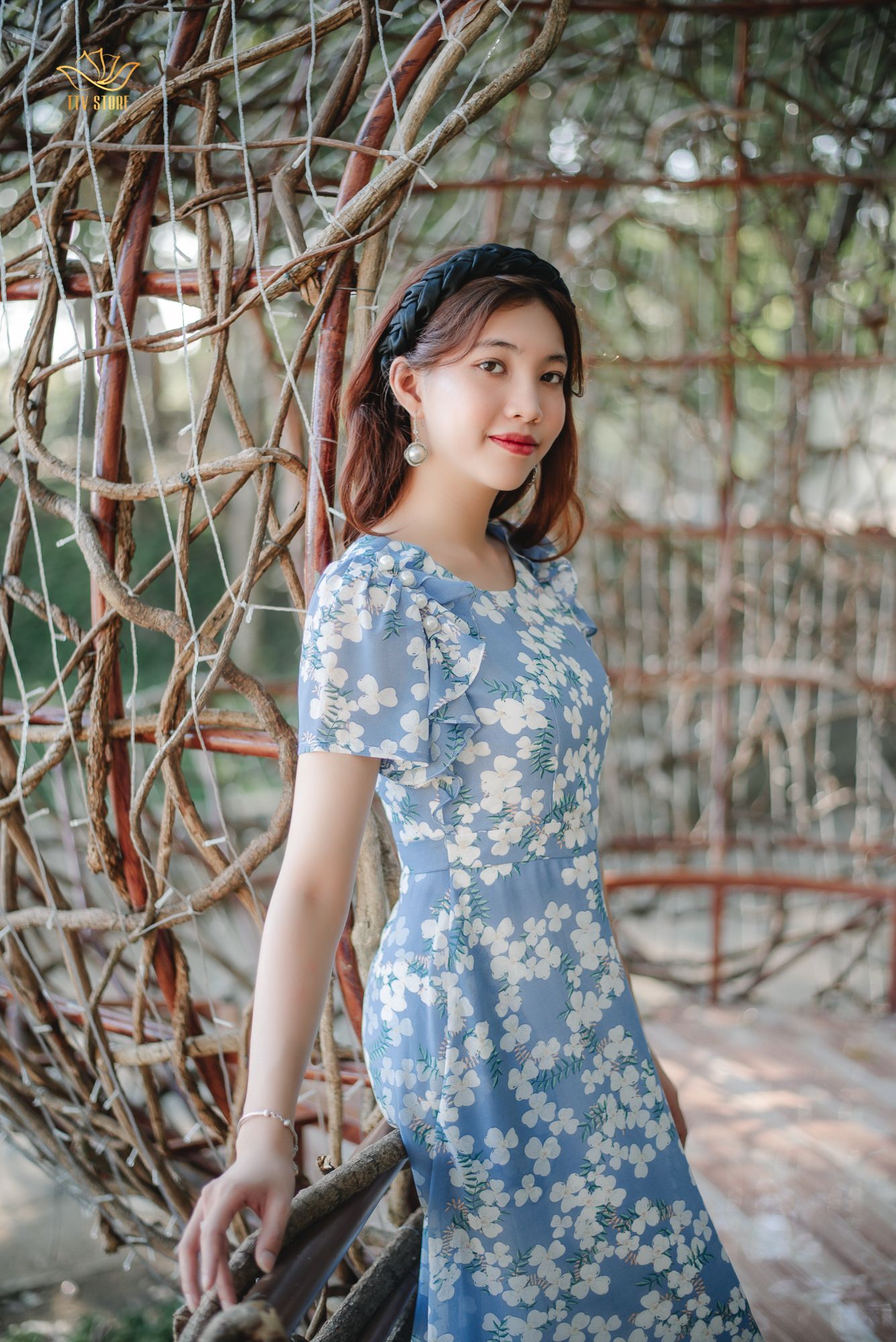 Đầm xoè - Cổ tròn bèo kết ngọc tay ngắn - CT - Xanh hoa trắng - TTV1313